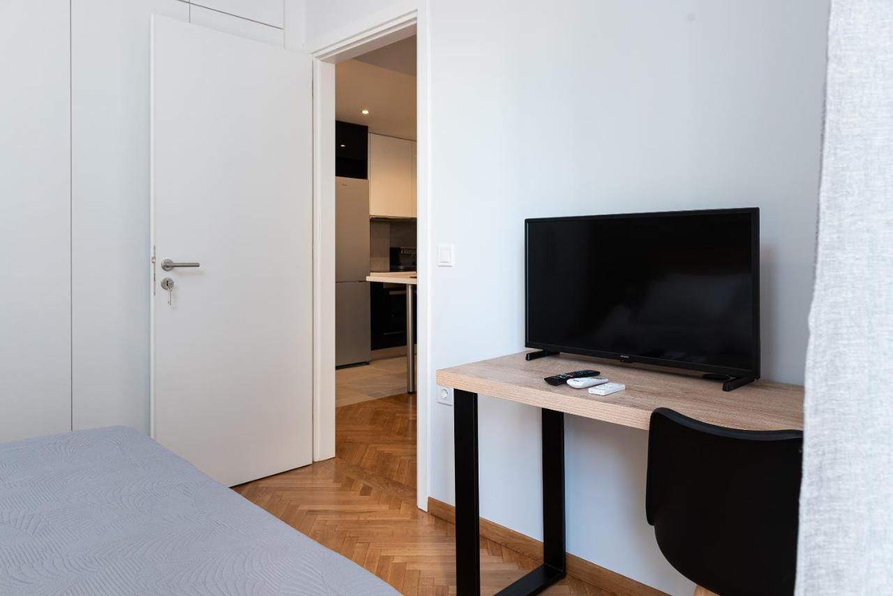 Apartment Twins -